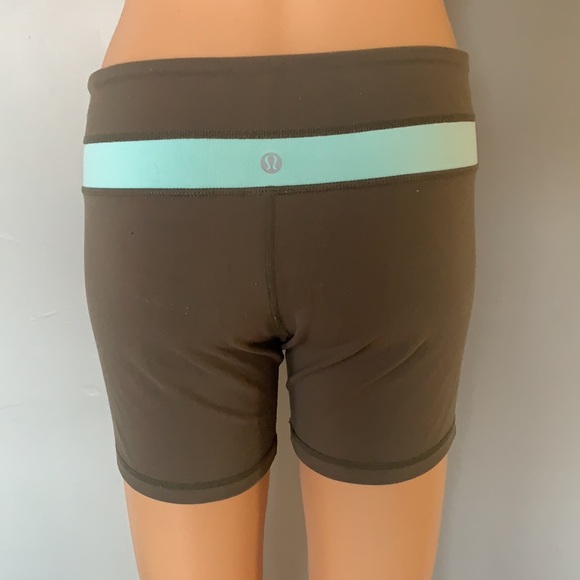 Reversible lululemon shorts - Picture 3 of 10